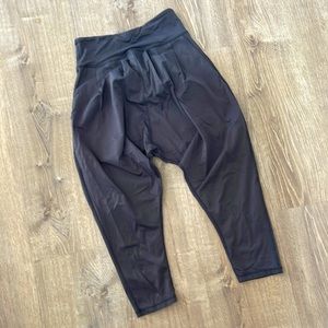 Lululemon crop leggings. Grey with pockets. Gaucho style.